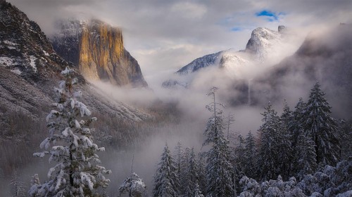 暴风雪散去，加利福尼亚优胜美地国家公园 (© Jeff Lewis/Tandem Stills   Motion)