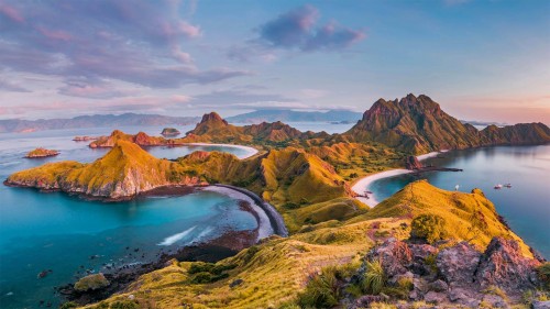 弗洛勒斯岛上的纳闽巴霍，印度尼西亚科莫多国家公园 (© Thrithot/Adobe Stock)