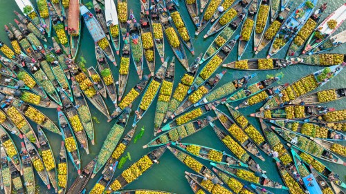 卡普泰湖水上市场，兰加马蒂，孟加拉 (© Azim Khan Ronnie/Amazing Aerial Agency)