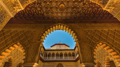 塞维利亚王宫少女庭院，西班牙 (© Danny Lehman/Getty Images)